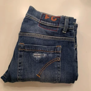 Dondup George jeans - Säljer dessa helt nya dondup George jeans i strl 31. Ny pris = 3599, mitt pris = 1349