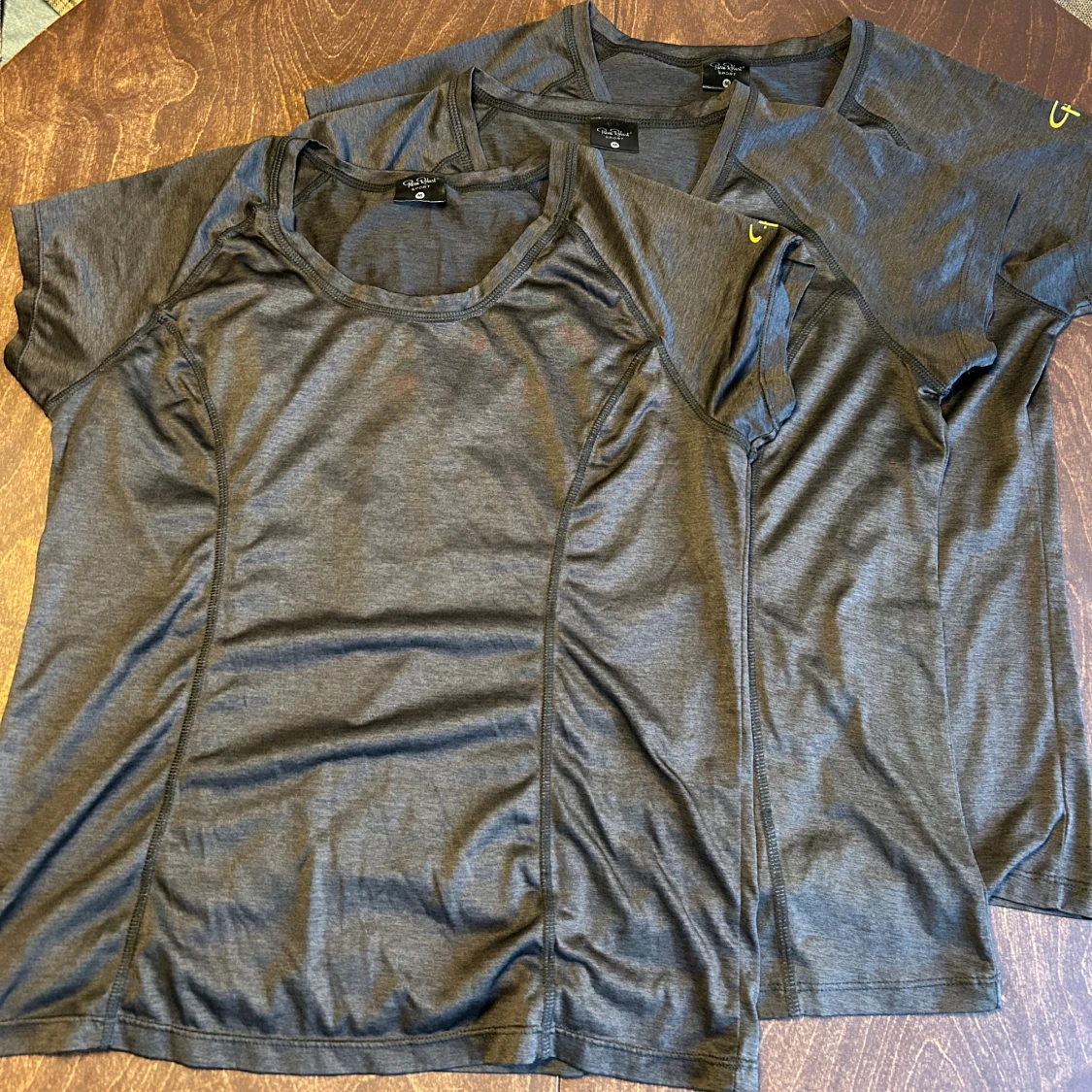 Grå sport-t-shirt från Pierre Robert