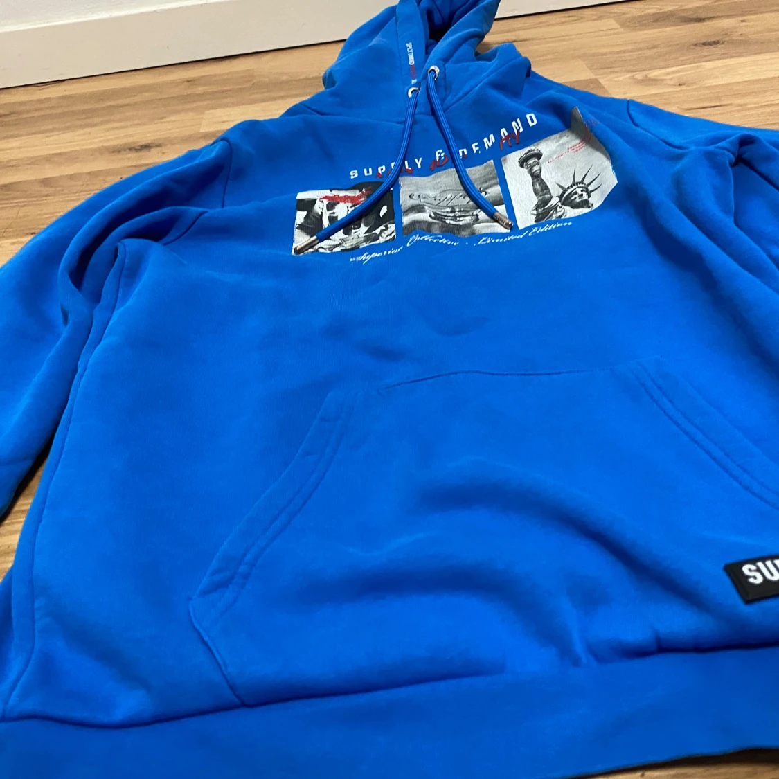 Blå hoodie från Supply & Demand - 2