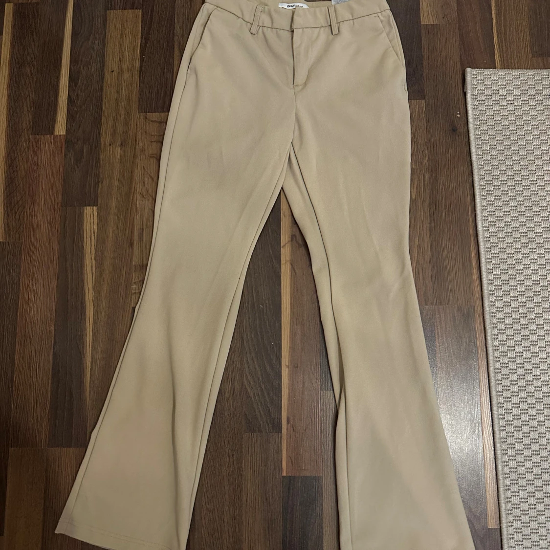 Beige only kostymbyxor