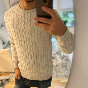 Nyskick stickad John Henric tröja  - Otroligt fet stickad tröja från John Henric i nyskick, priset kan diskuteras! 