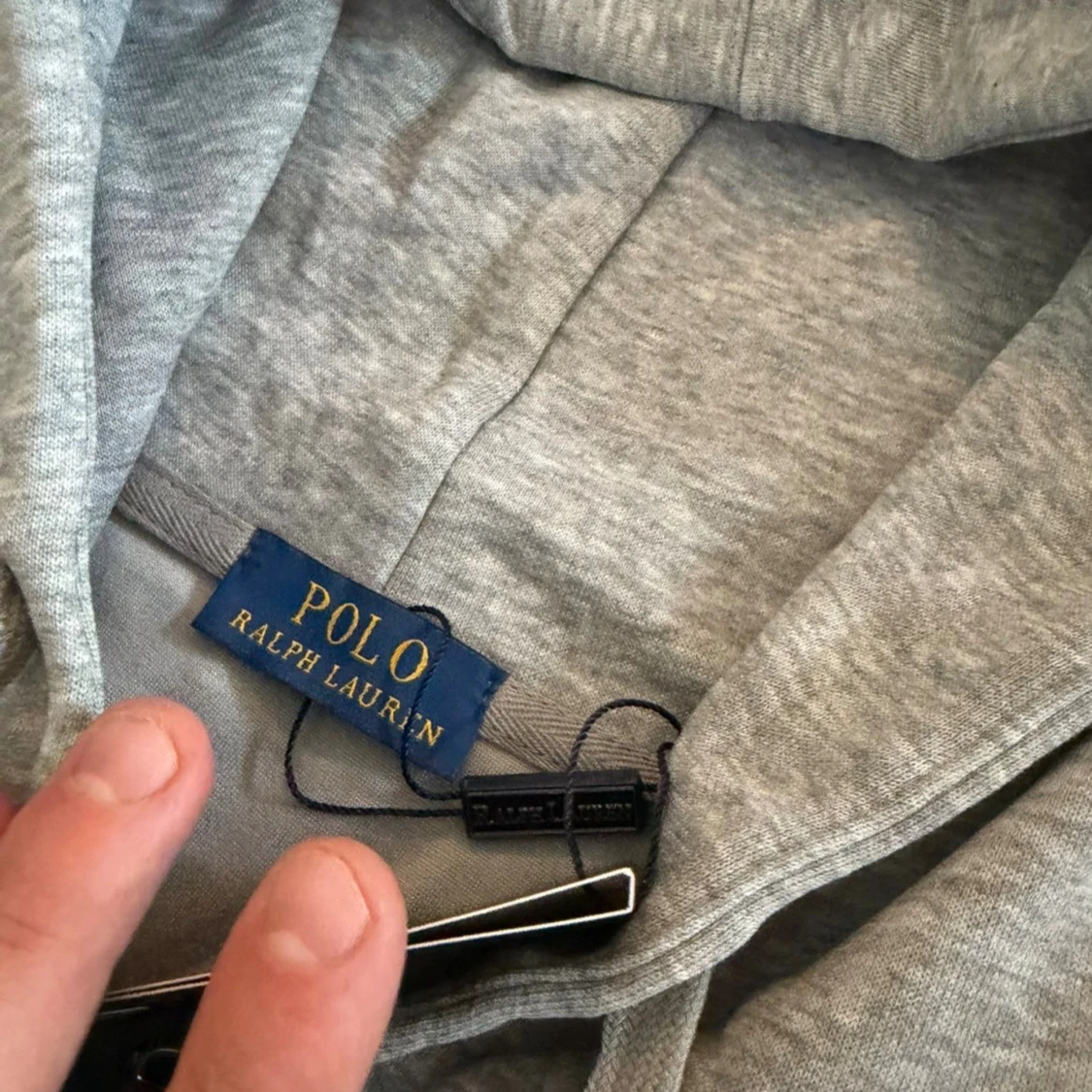 Grå hoodie från Polo Ralph Lauren - 2