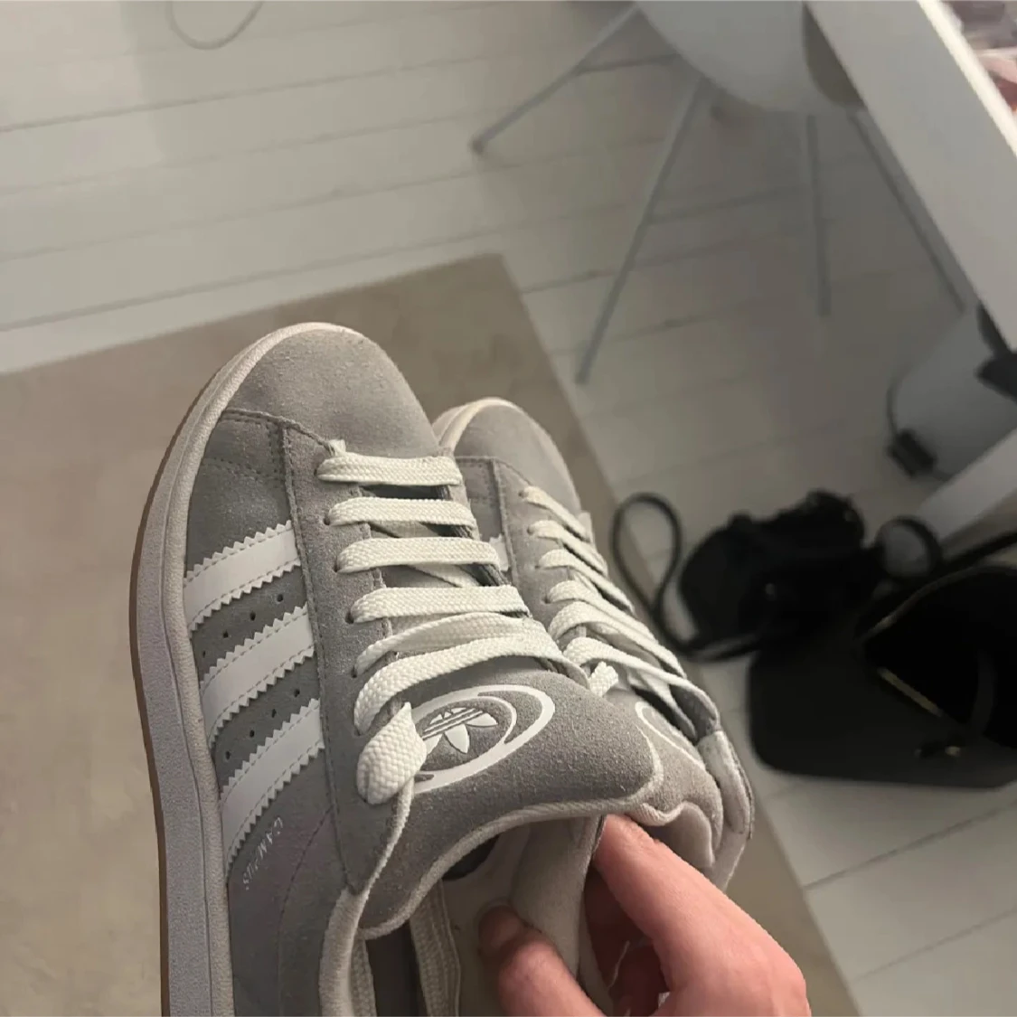 Grå adidas Campus sneakers  - 1