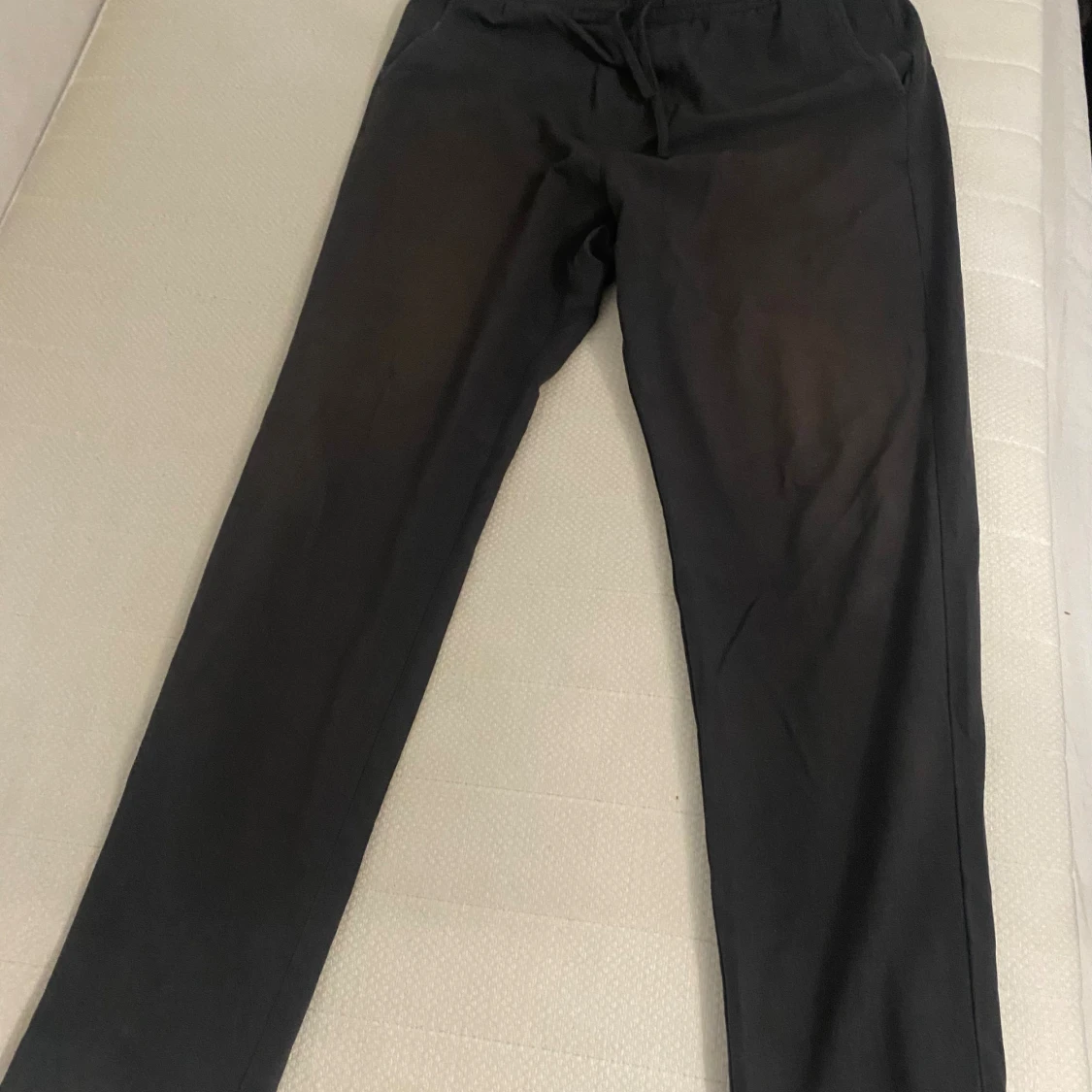 Svarta byxor från Lindbergh.