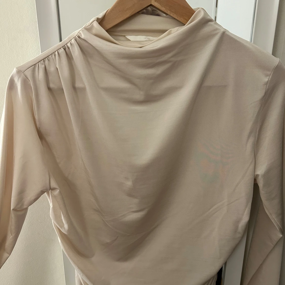 Beige långärmad topp med drapering hm - 2