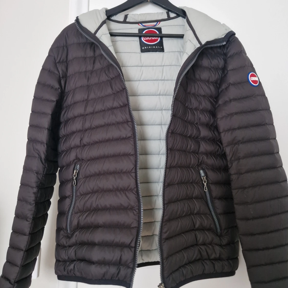 Svart pufferjacka från Colmar