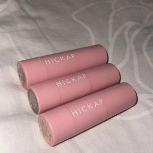 Hickap sticks  - Tre sticks ifrån hickap i färgerna vintage rose, Sandy glow och och chai. En blush, en highlighter och en bronzer/contour:)) Lite olika använda (se sista bild)🙂Priset gäller för alla men man kan självklart köpa styckvis också!