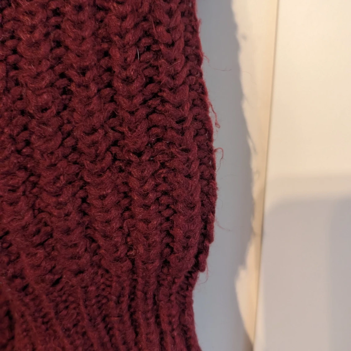 Vinröd stickad tröja från Sister - 2