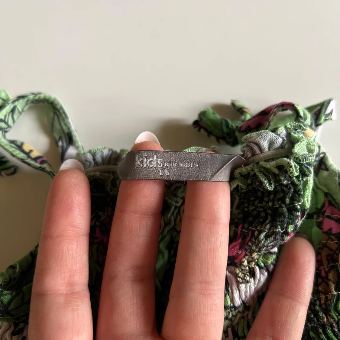 Grön djungelklänning från Kappahl Kids - 2