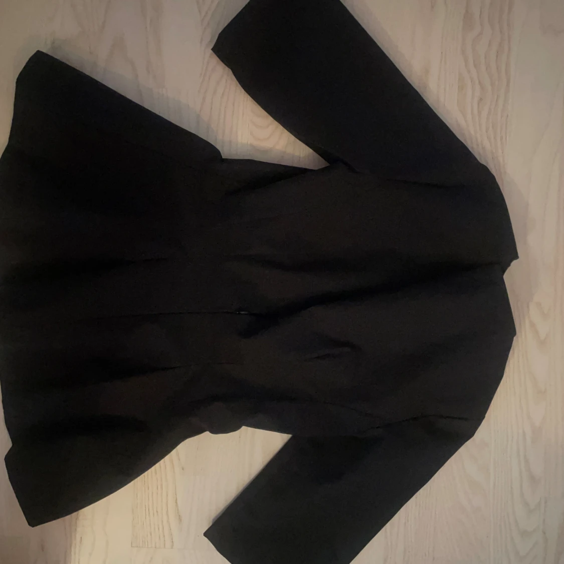 Svart peplumtopp med trekvartsärm - 3