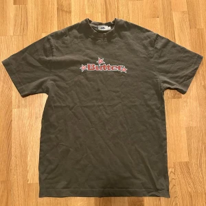 Butter T-shirt - Butter t-shirt aldrig använd 