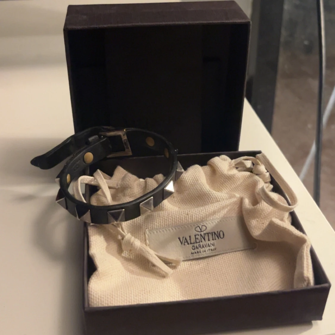Svart Valentino Garavani armband