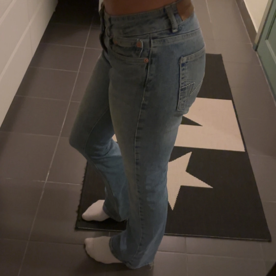 Blå bootcut jeans från Junkyard - 1