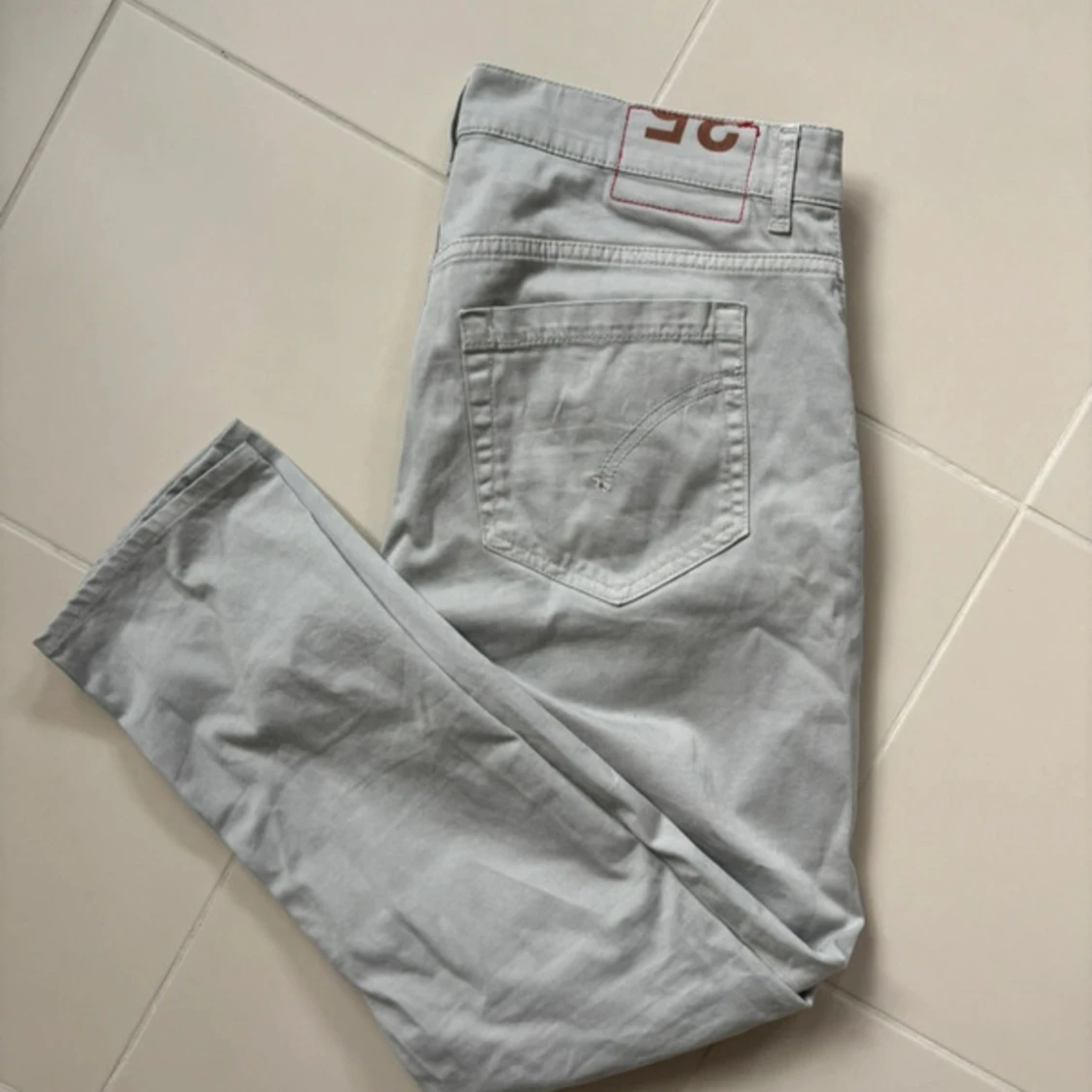 Ljusgrå skinny byxor från Dondup - 3