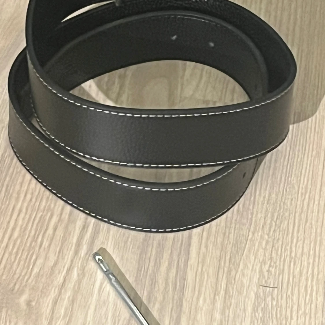 Svart H belte skärp med guldspänne - 2