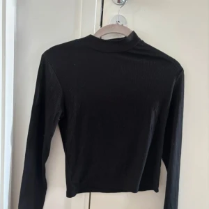 Ribbad tröja - Svart tajt ribbad tröja, nyskick