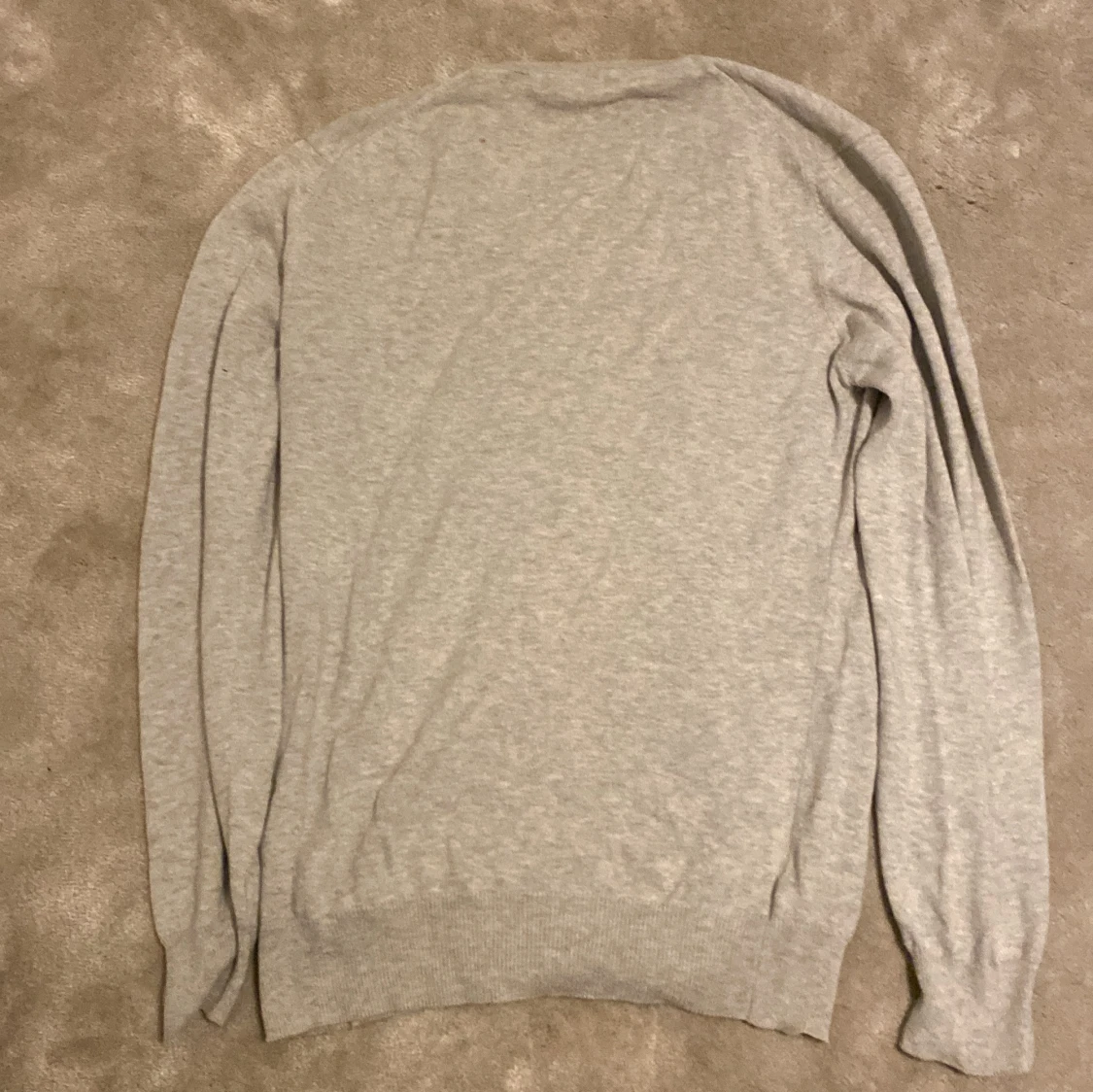 Ljusgrå v-ringad tröja J.Lindeberg - 1