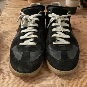 Margiela gats  - Säljer mina svarta margiela gats då jag inte använder dom längre. Äkthetsbevis finns:)