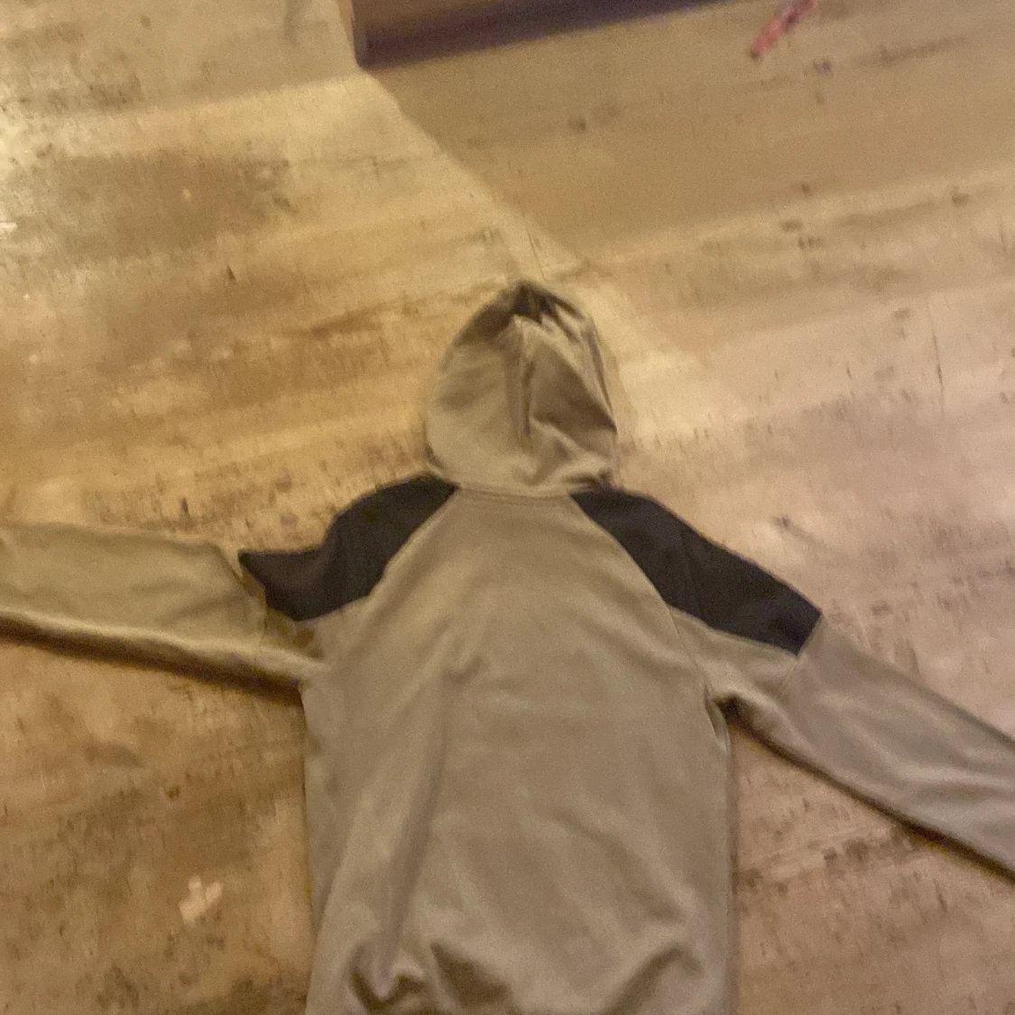 Beige hoodie ATHL WEAR från H&M - 1