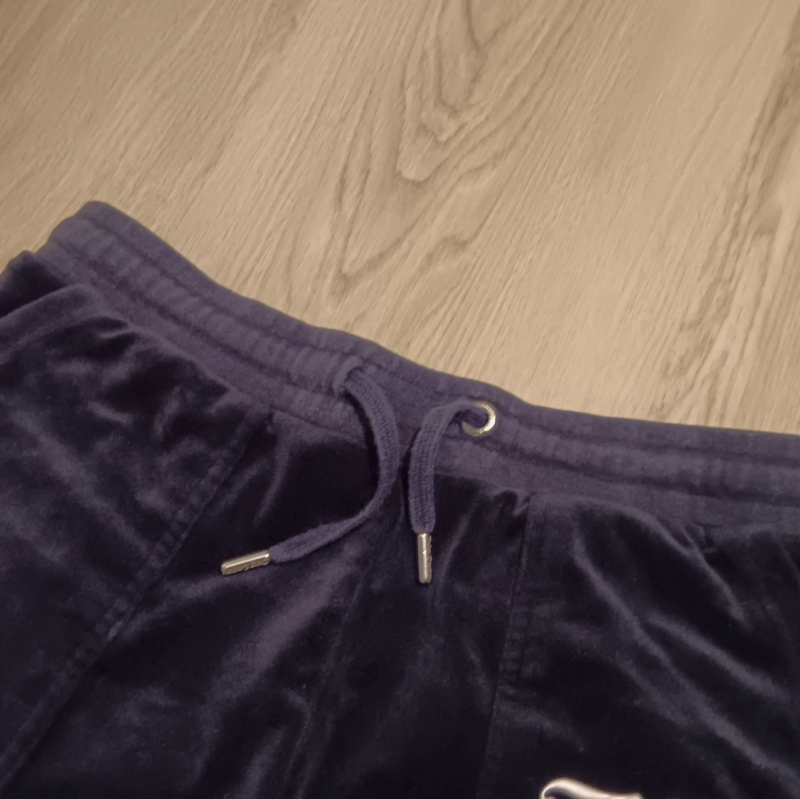 Mörkblå velourbyxor Juicy Couture - 2