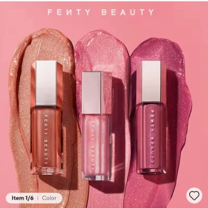 Fenty Beauty läppglans - Tre läppglans från Fenty Beauty i snygga nyanser: skimrande persikoton, glittrig ljusrosa och glansig bärrosa. Kommer i stilrena fyrkantiga förpackningar med silvriga lock. Perfekt för att ge läpparna en glansig och fräsch look. Finns i alla färger 