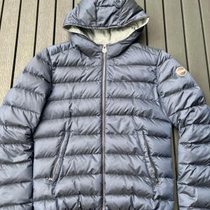 Colmar vinter jacka  - Colmar vinterjacka i mycket bra skick, inga större slitage, storlek 42/ xs
