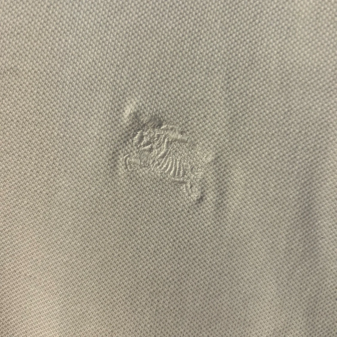 Vit Burberry pikétröja  - 1