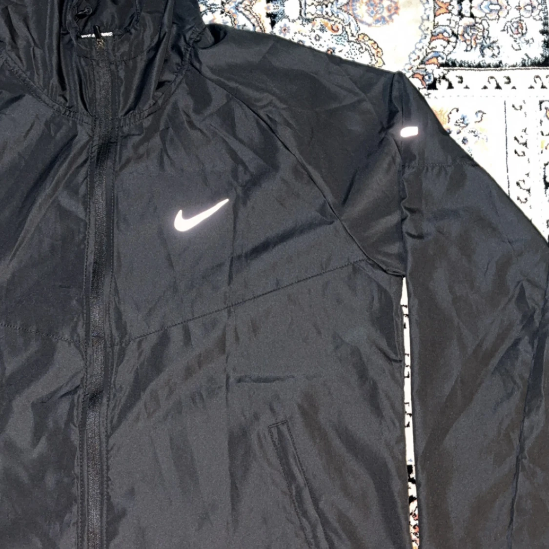 Svart Nike vindjacka med huva - 1