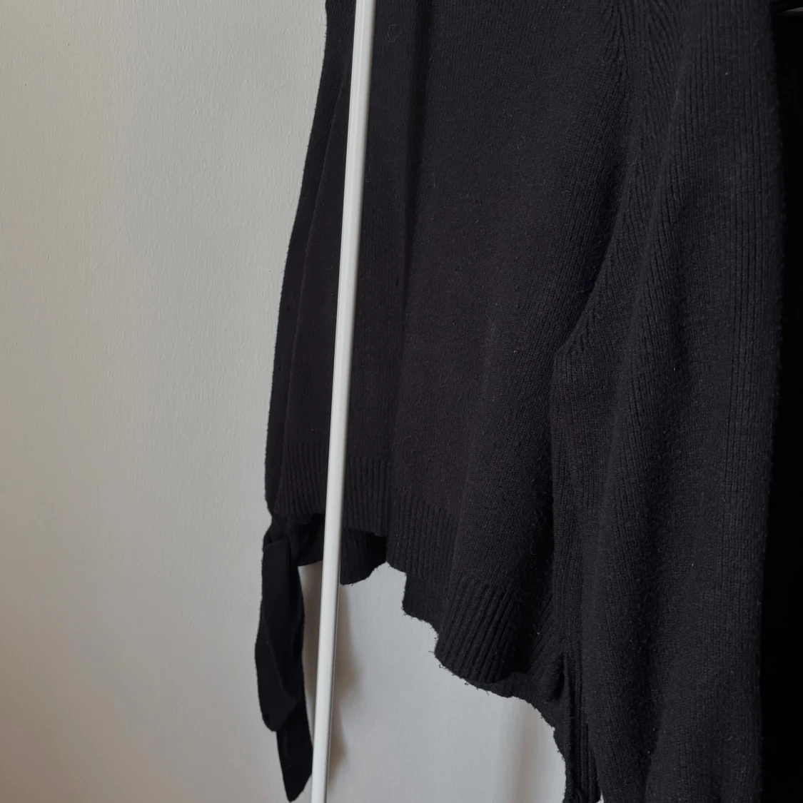 Svart polotröja med knyt från Zara - 1