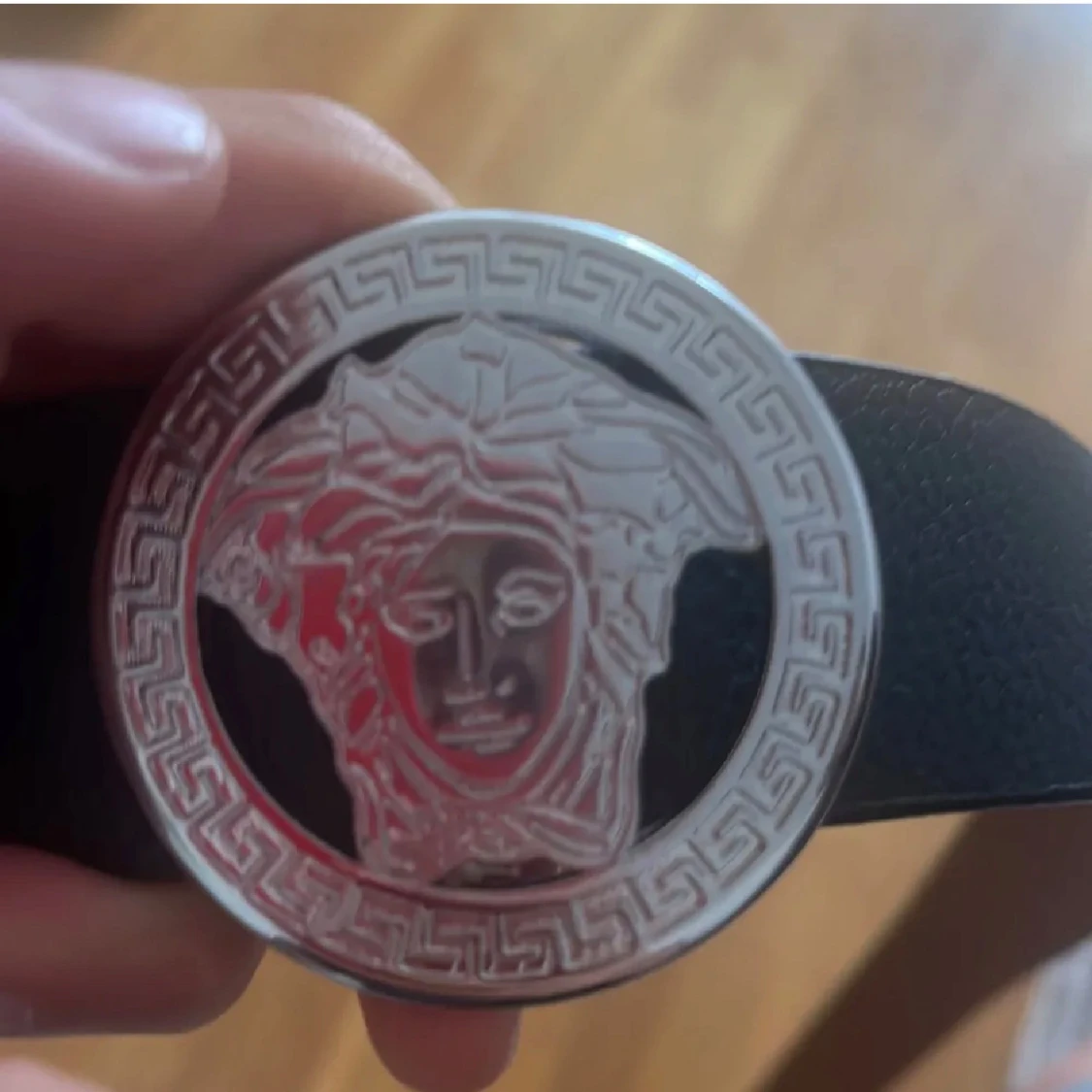 Svart Versace bälte med silverdetalj - 1
