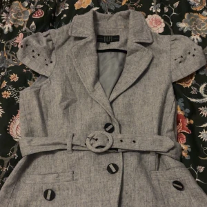 Grå blus - En grå västblus från sept köpt på plock för 400