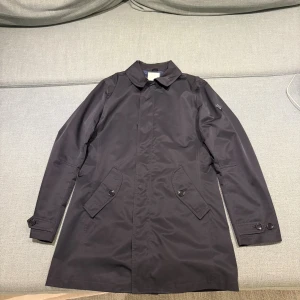 J Lindberg rock - Väldigt snygg j lindberg rock                             Storlek M.                                                                             Väldigt bra skick.                                                    Nypris 2500kr mitt pris 990