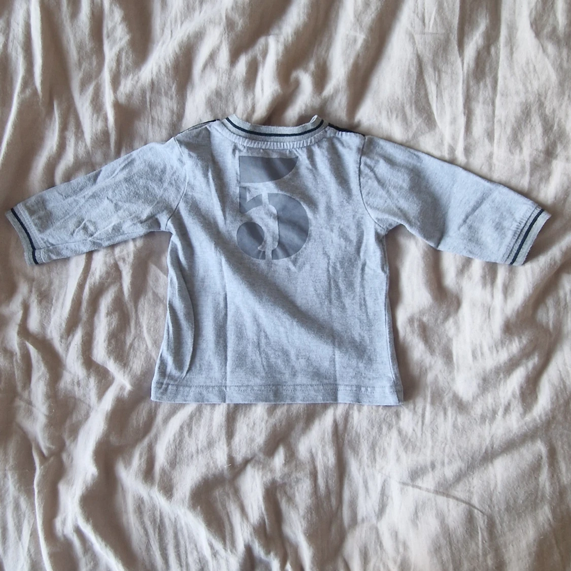 Grå långärmad tröja  - 1