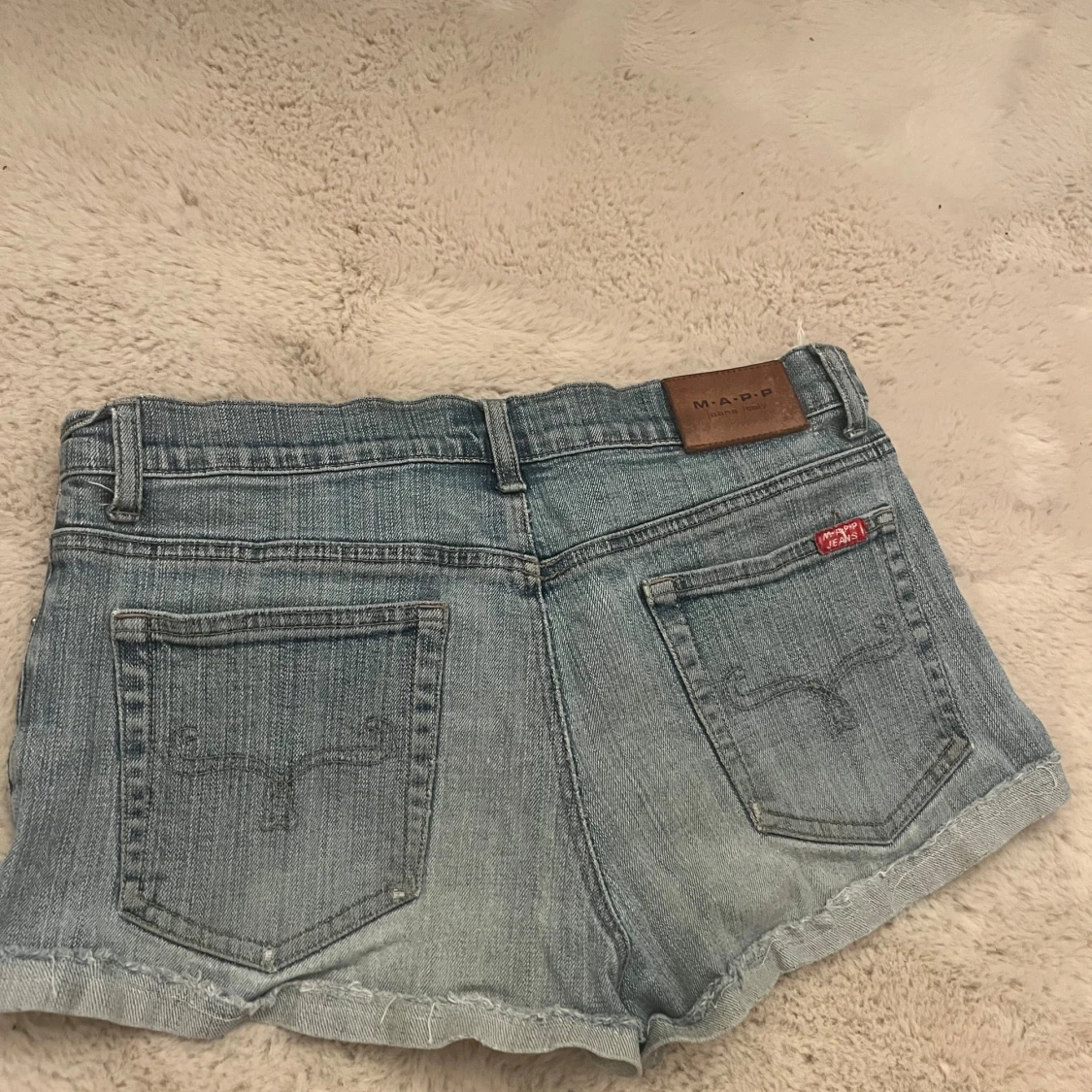 Blå jeansshorts från M.A.P.P - 2