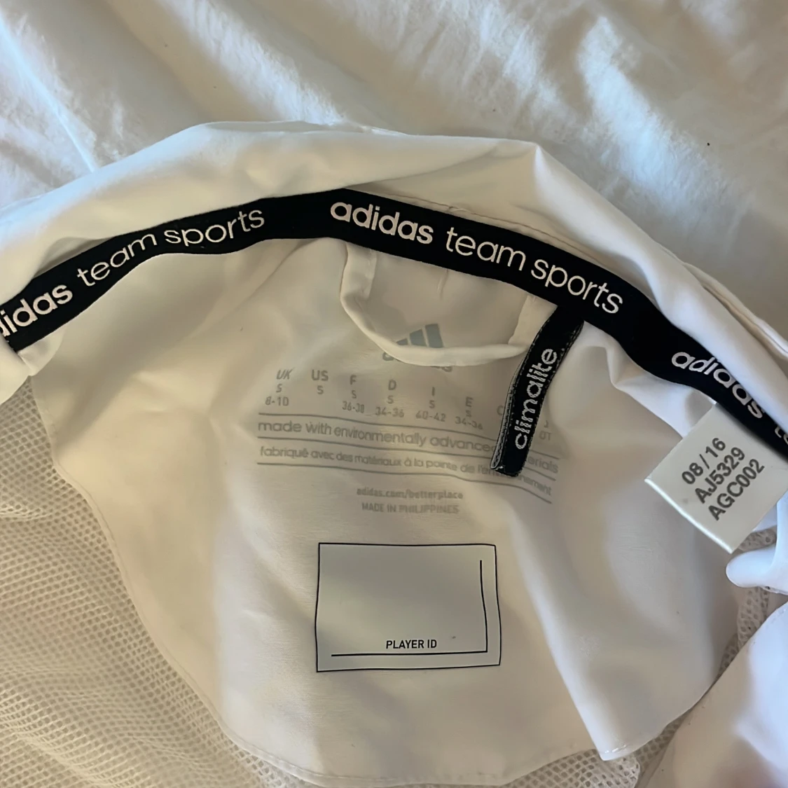 Vit vindjacka från Adidas Climalite - 2