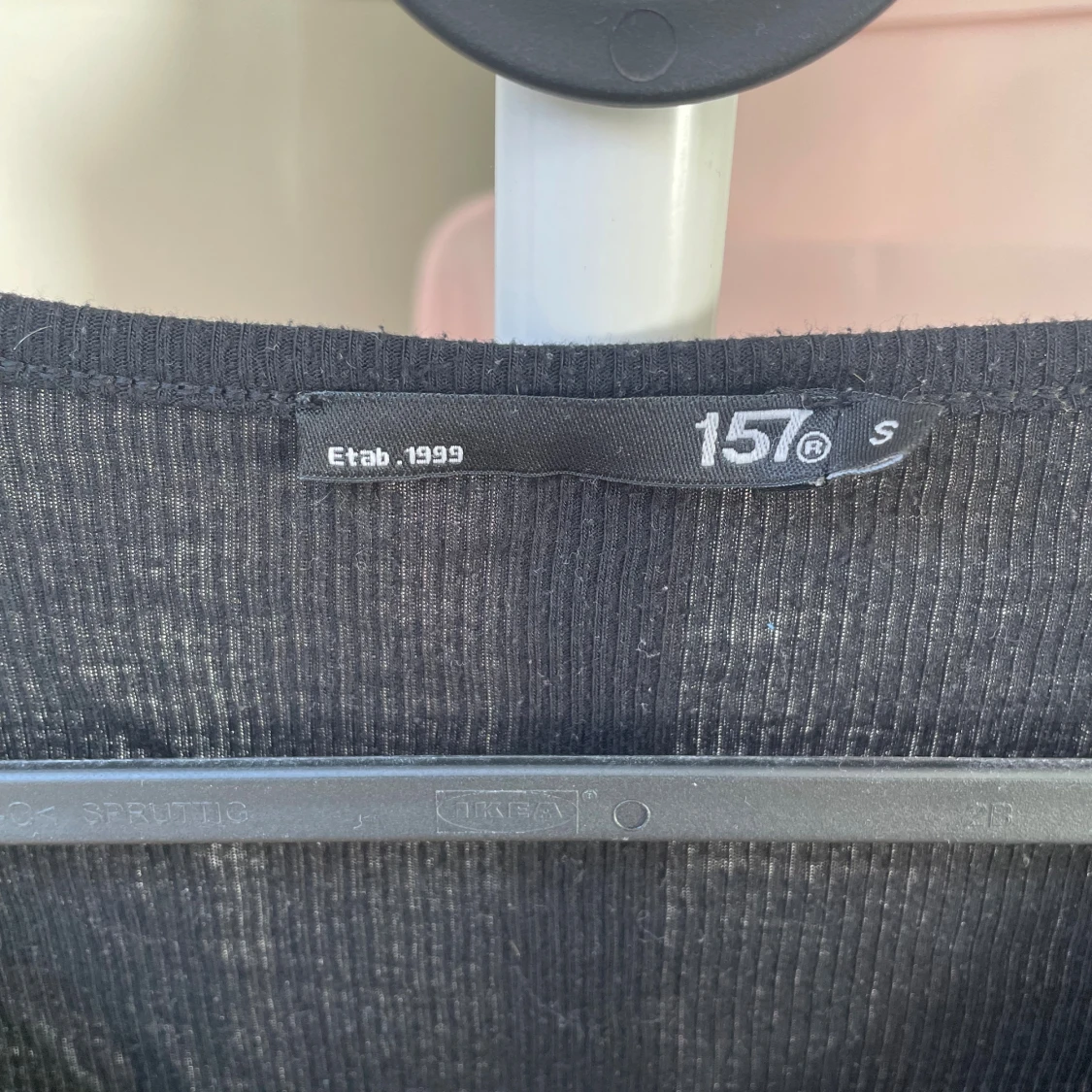 Svart ribbad långärmad tröja  - 2