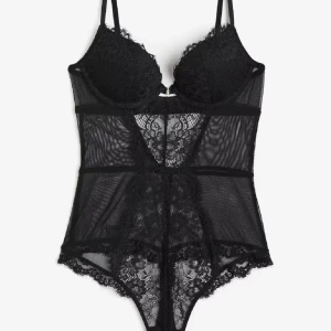 Populär hm body  - Helt oanvänd body med inga defekter. För fler bilder så är det bara att skriva!💓storlek 75B