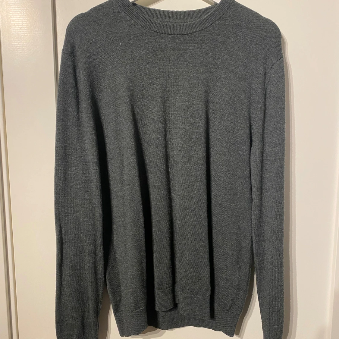 Grå merinotröja från These Glory Days