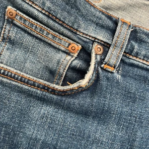 Blåa jeans ifrån Nudie jeans - Modellen på jeansen är grim tim, storleken är 29W 30L. Nypris 1600kr