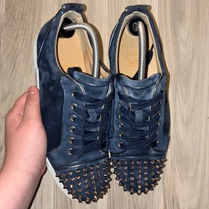 Louboutin bavarois - Louboutin bavarois eftertraktad CW. Låda och dustbag ingår. EJ BYTEN. 9/10 skick