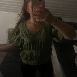 söt topp - från vila. helt ny för 350kr