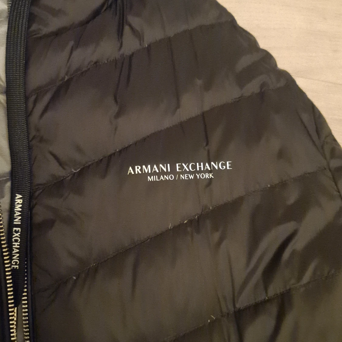 Svart dunjacka från Armani Exchange - 1