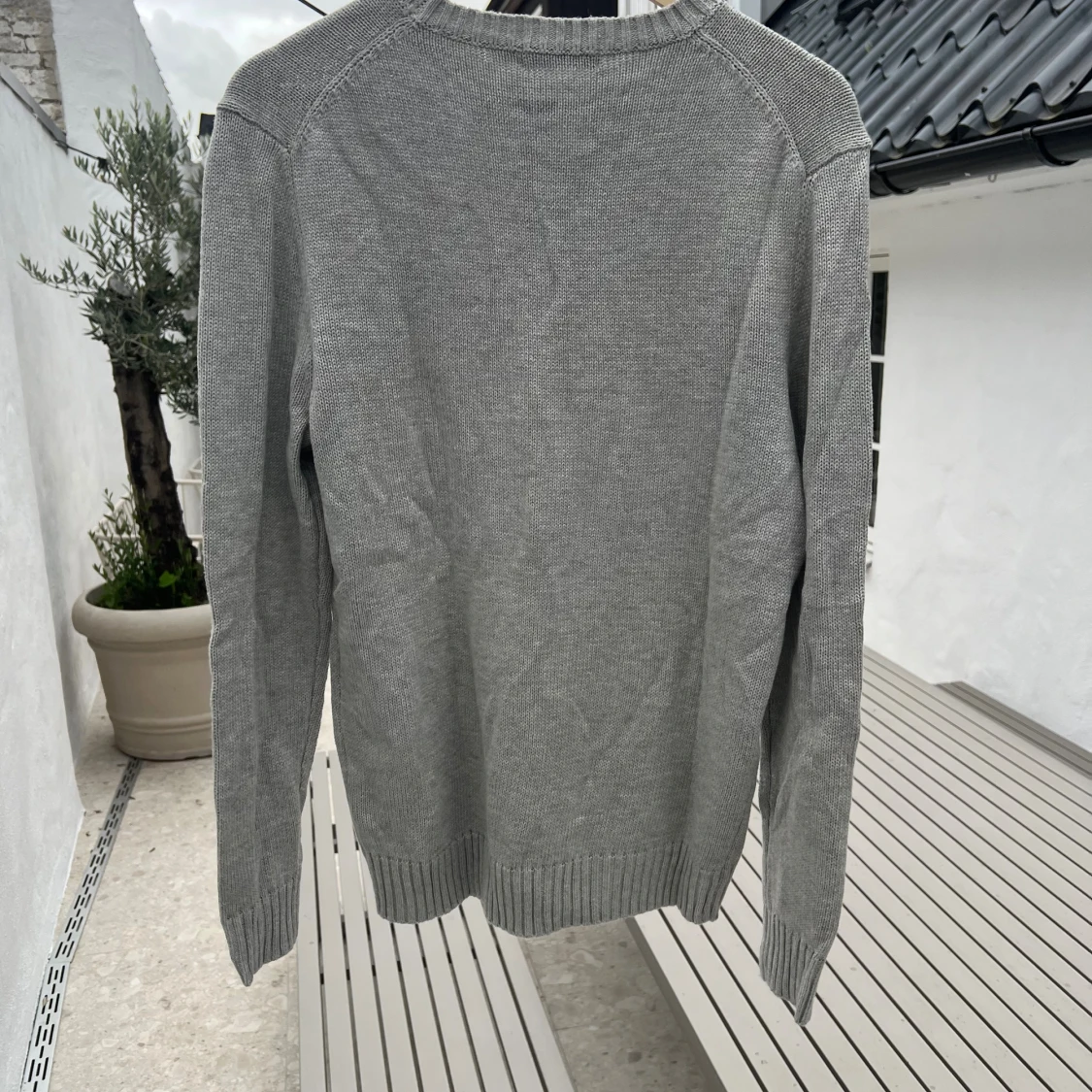 Grå stickad tröja (HELT NY) - 4