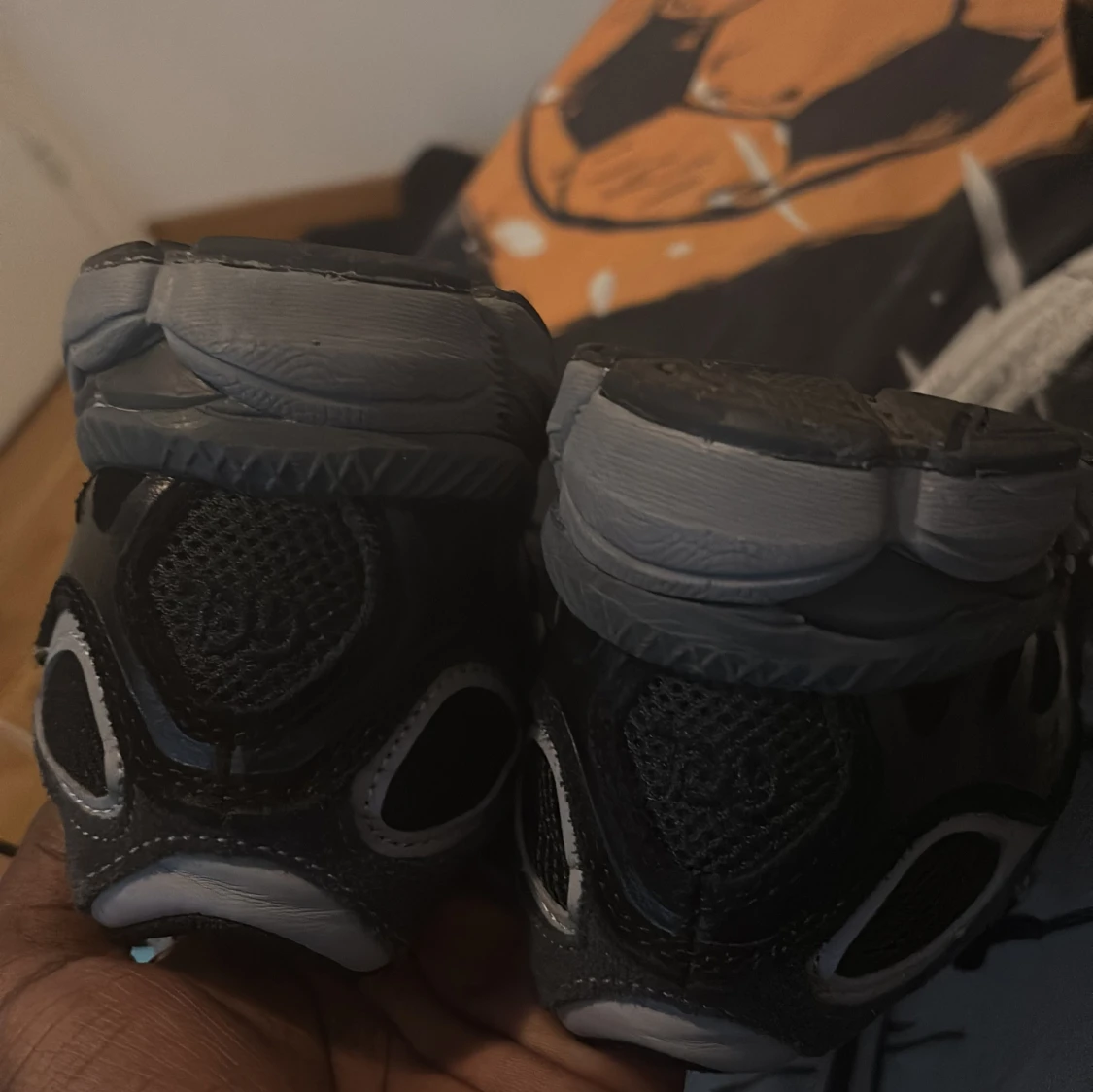 Svarta och grå Asics sneakers - 3