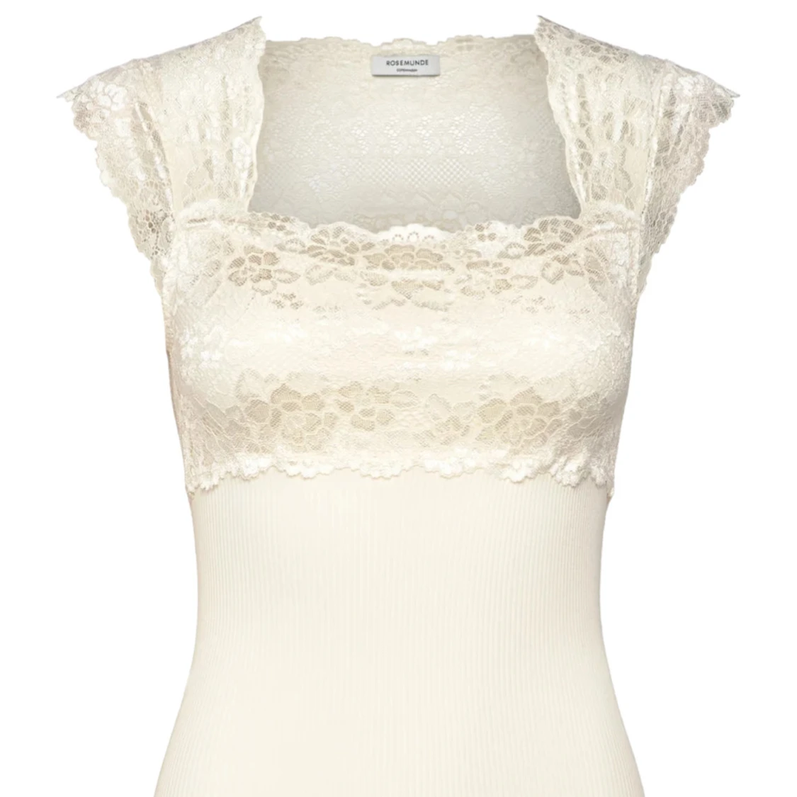 SÖKER Vit spetslinne från Rosemunde