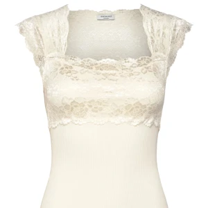 SÖKER Vit spetslinne från Rosemunde  - SÖKER!! storlek S🥰