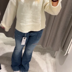 Trendiga Gina tricot jeans - Säljer de trendiga jeansen från Gina då de inte kommer till användning, knappt använda och i nytt skick. Om ni köper snabbt kan vi diskutera priset🩷