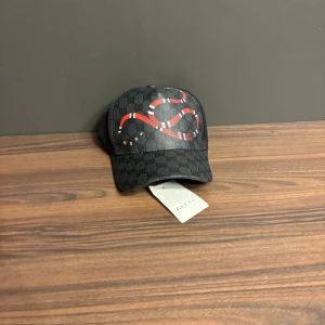 Keps  - Helt ny, är förhandlingsbar vid snabb affär mvh palmshop 🏝️ 