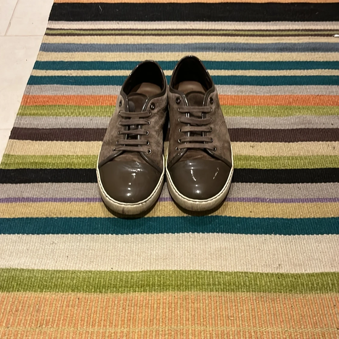 Grå mockasneakers från Lanvin