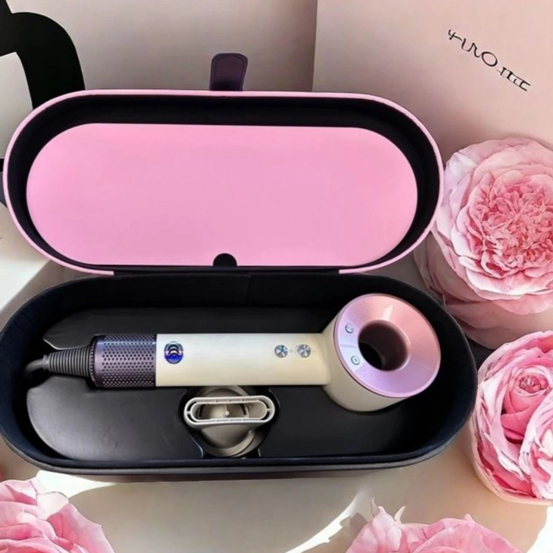 Hårtork med specialdesignad förvaringsväska